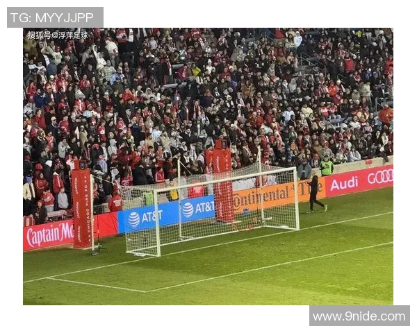 黑粉疯狂袭击足球明星引发舆论风波球迷反应不一引发社会关注 黑粉疯狂袭击足球明星引发舆论风波球迷反应不一引发社会关注